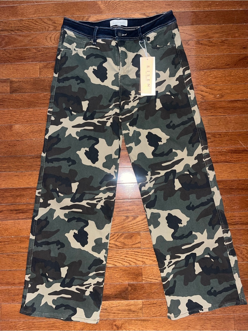 AWESOME NWT Risen Camo pants with denim trim. Super stretchy! Size 30 #obsessed